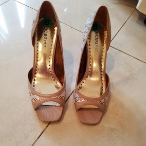 BCBG SIZE 8 women shoes